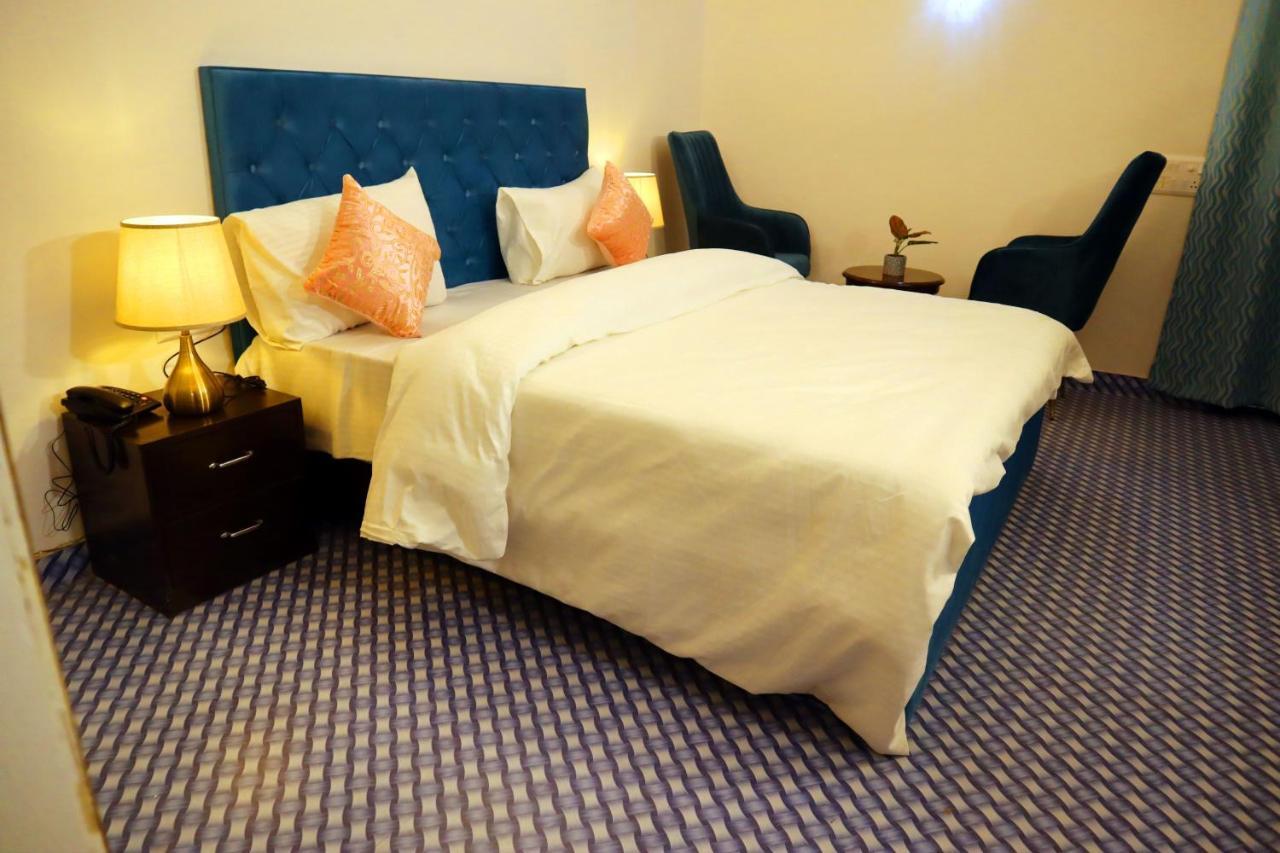 Jay Ally - Boutique Hotel 뉴델리 외부 사진