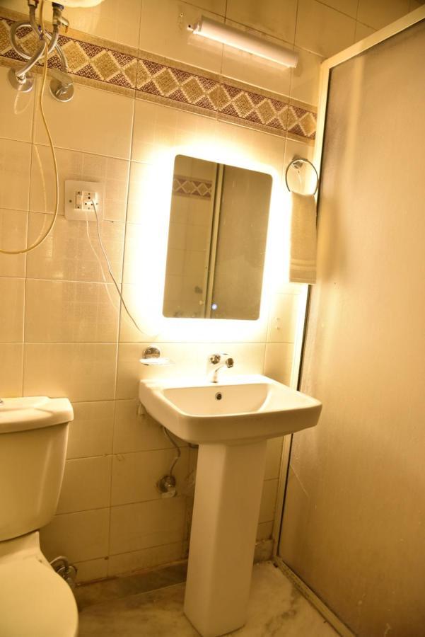 Jay Ally - Boutique Hotel 뉴델리 외부 사진